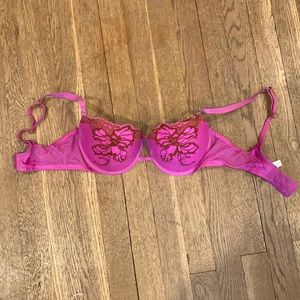Gorgeous EUC Victoria’s Secret 34D Very Sexy Bra
